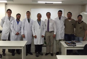 Esquerda para direita - Dr. Renato (residente), Dr. Thomás (especializando), Dr. Luis Fernando Cocco, Prof. Dr. Fernando Baldy dos Reis, Prof. Boris A. Zelle, Dr. Guilherme Boni, Dr. Gustavo (residente) e Dr. Igor (residente).